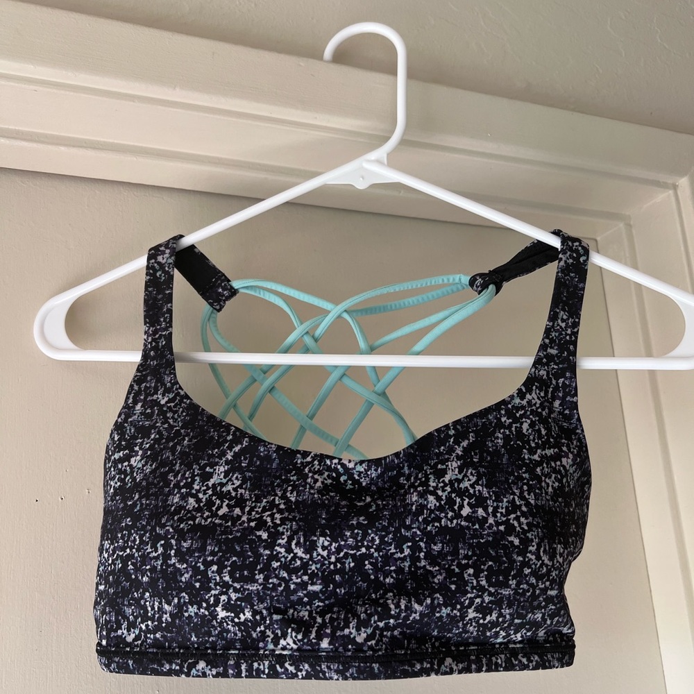 Lululemon sports bra